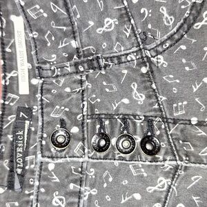 🎶 Music note shorts. Charcoal and white. Size 7.